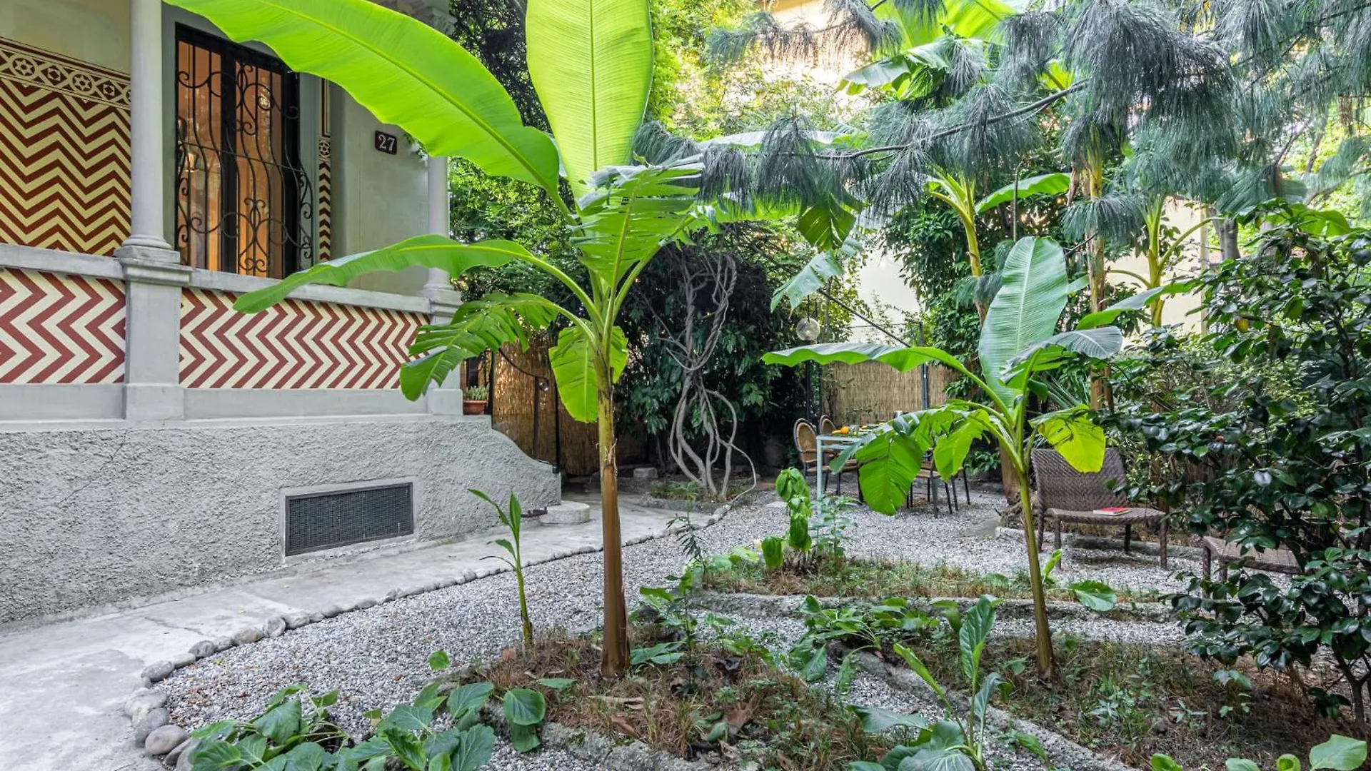Apartment Bilocale Chic In Tropical Villa A Due Passi Da Stazione Centrale Milan