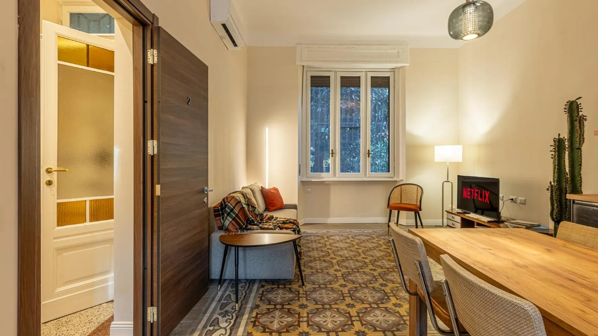 Bilocale Chic In Tropical Villa A Due Passi Da Stazione Centrale Milan Italy