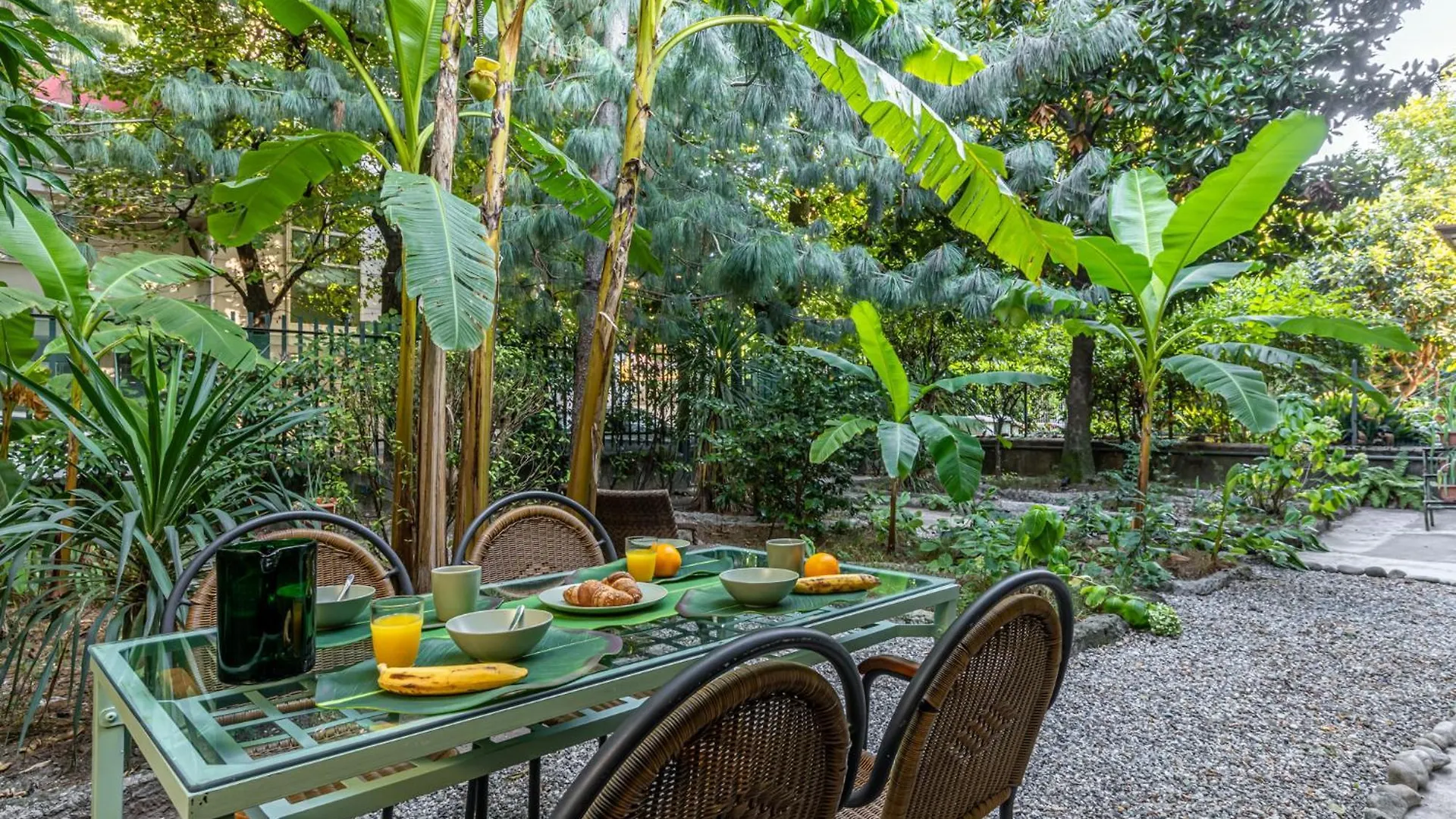 Bilocale Chic In Tropical Villa A Due Passi Da Stazione Centrale Mailand Italien