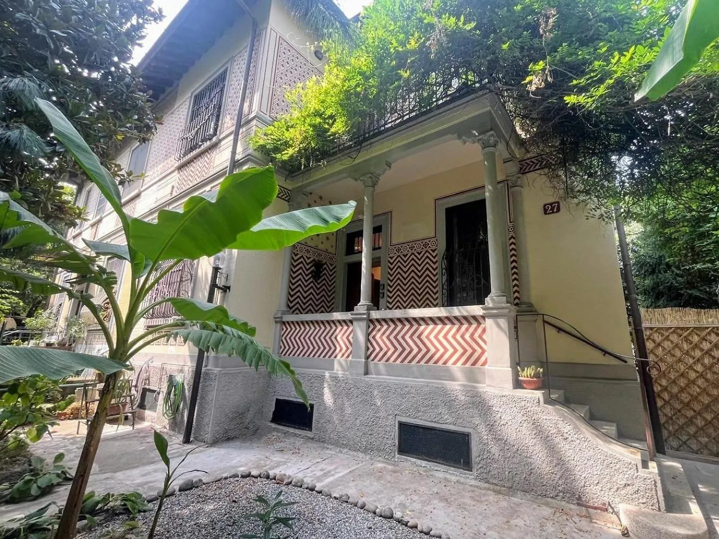 Bilocale Chic In Tropical Villa A Due Passi Da Stazione Centrale Milan 0*,  Italy