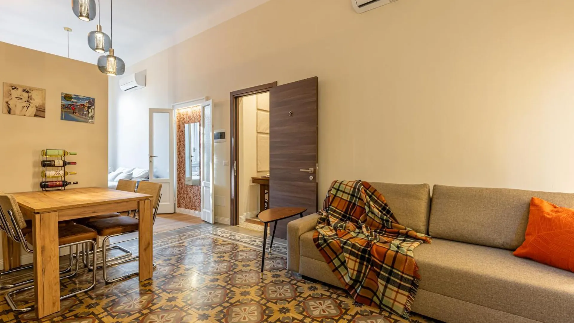 Bilocale Chic In Tropical Villa A Due Passi Da Stazione Centrale Milan 0*,  Italy