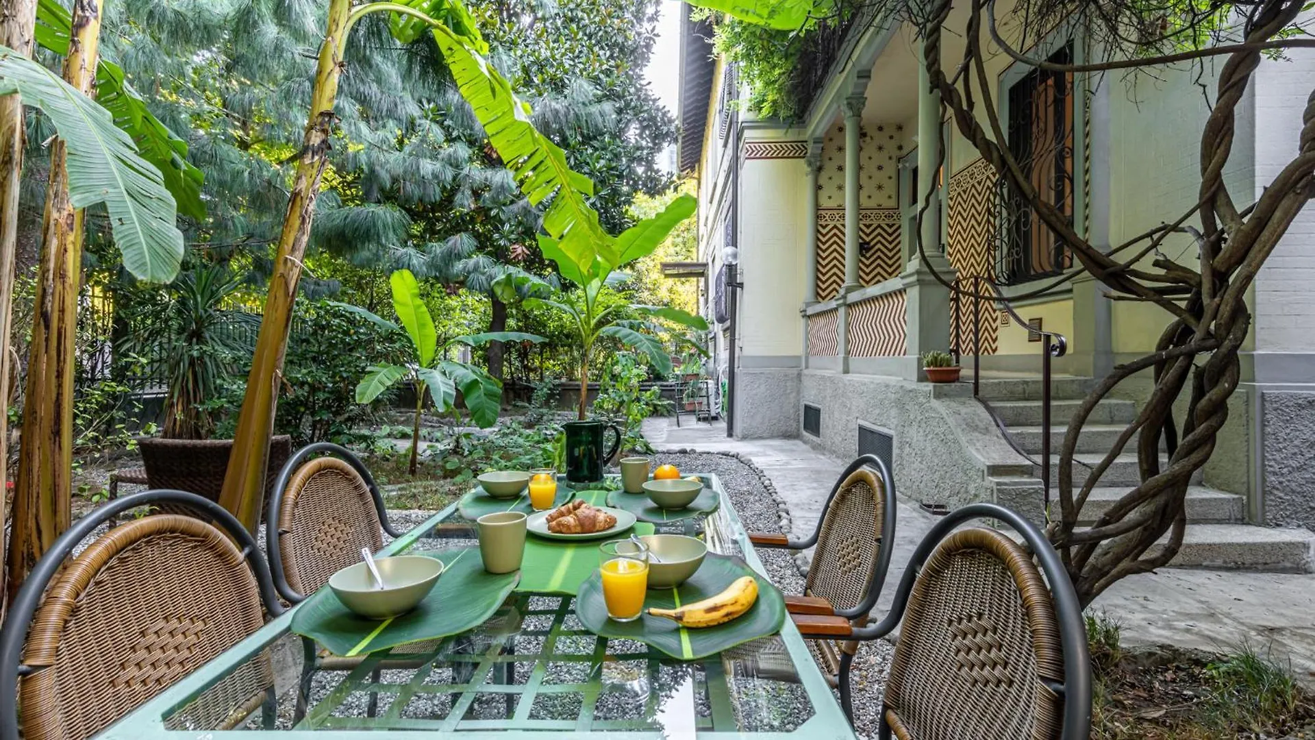 Bilocale Chic In Tropical Villa A Due Passi Da Stazione Centrale Milan