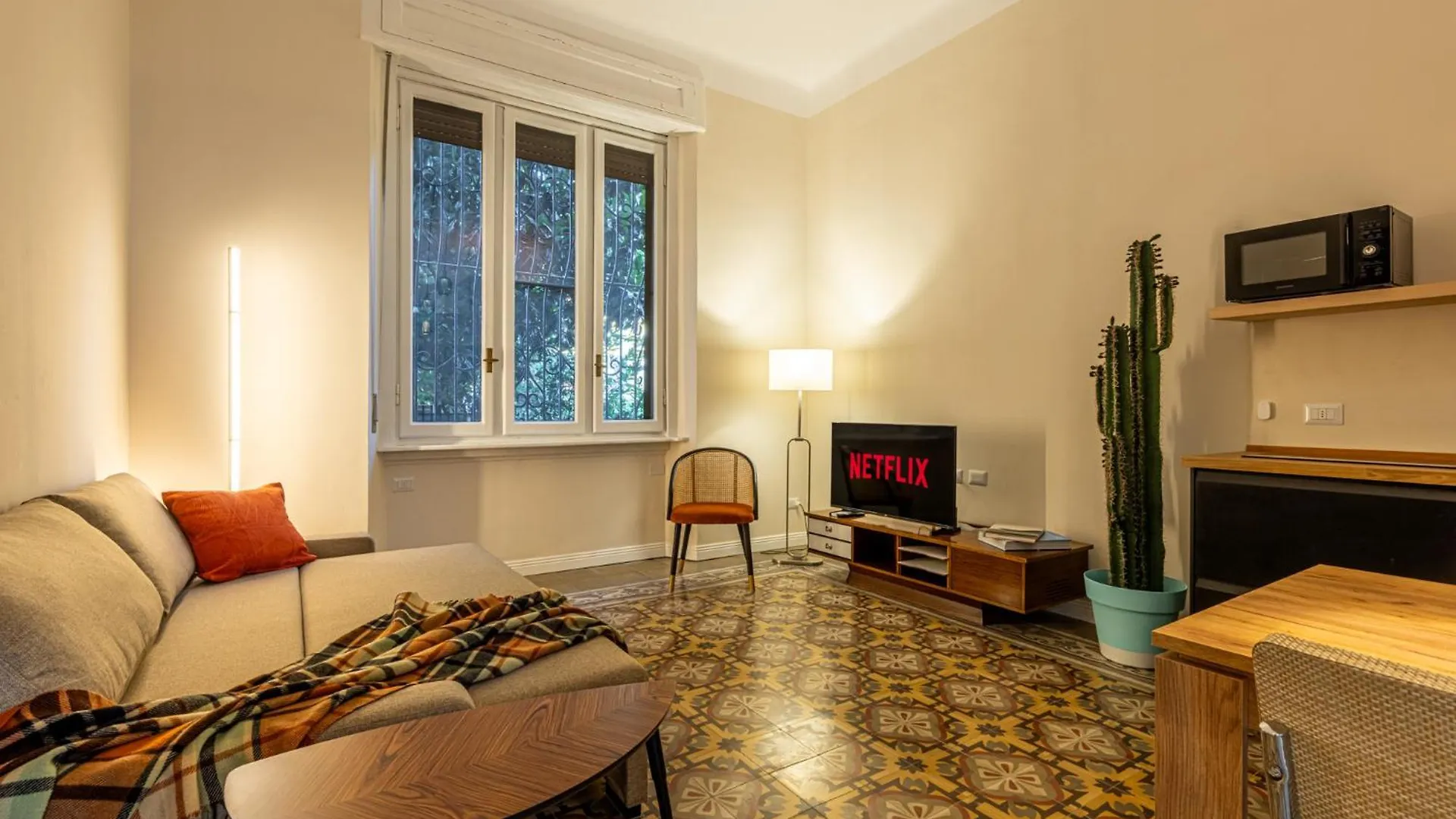 Apartment Bilocale Chic In Tropical Villa A Due Passi Da Stazione Centrale Milan Italy