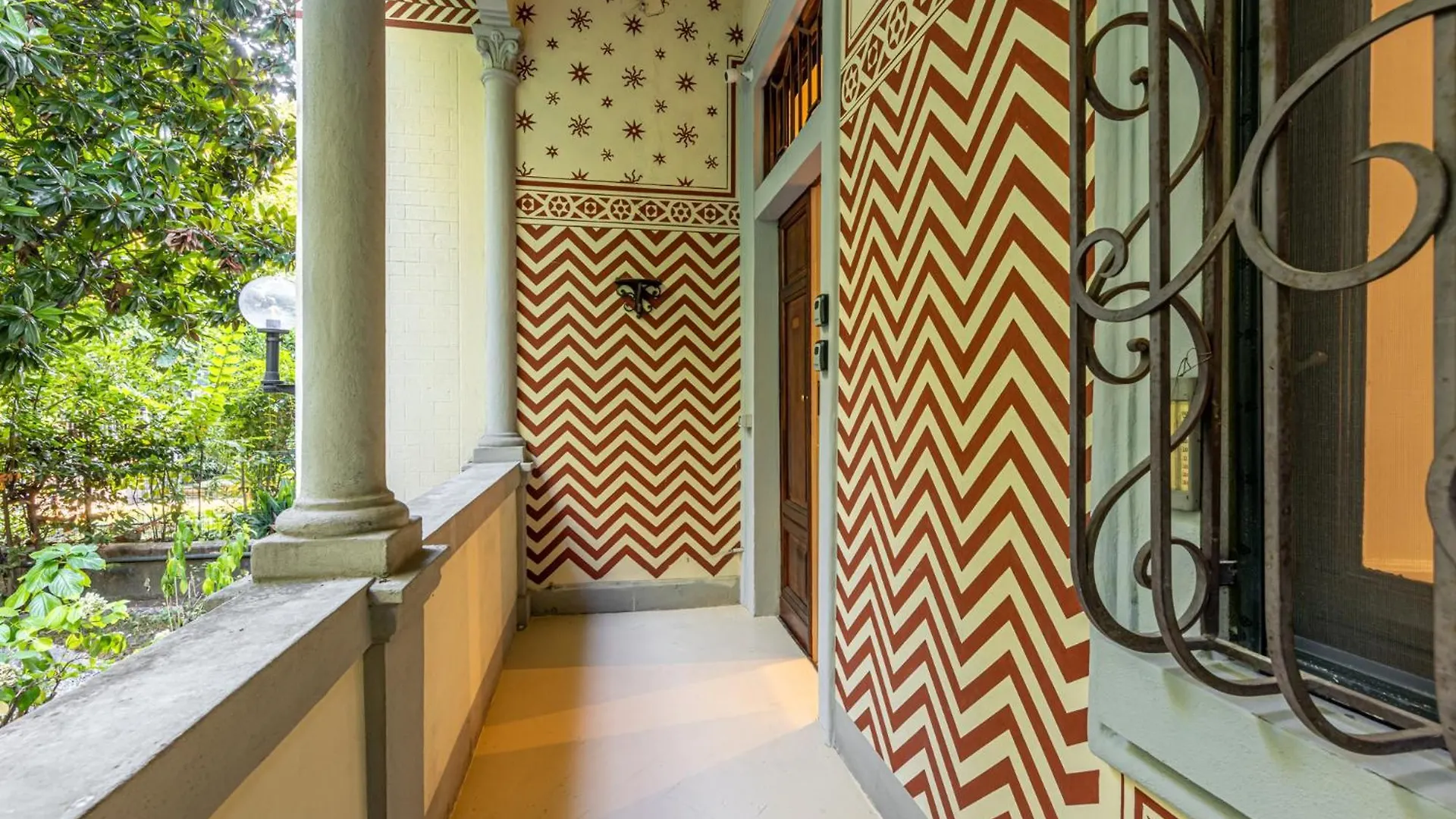 Bilocale Chic In Tropical Villa A Due Passi Da Stazione Centrale Milan