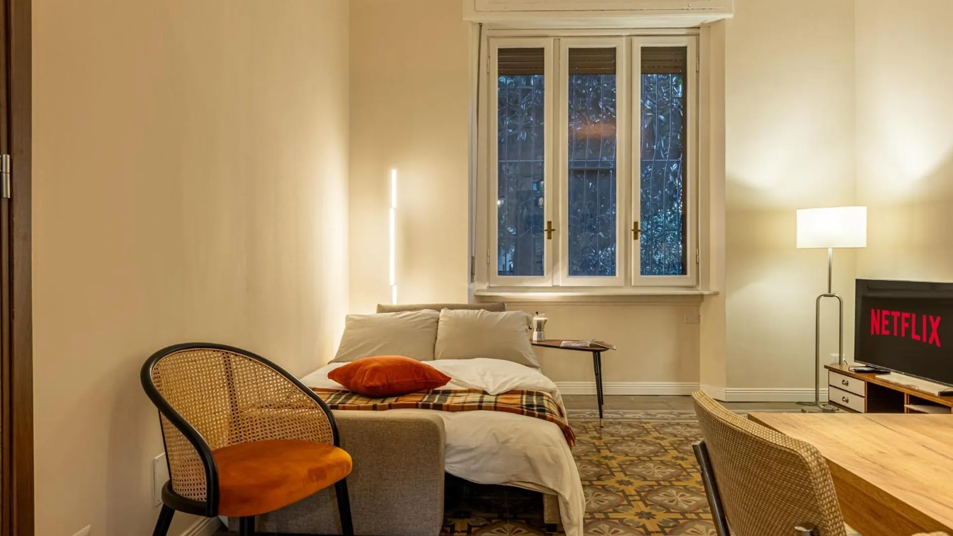 Bilocale Chic In Tropical Villa A Due Passi Da Stazione Centrale Milan Italy